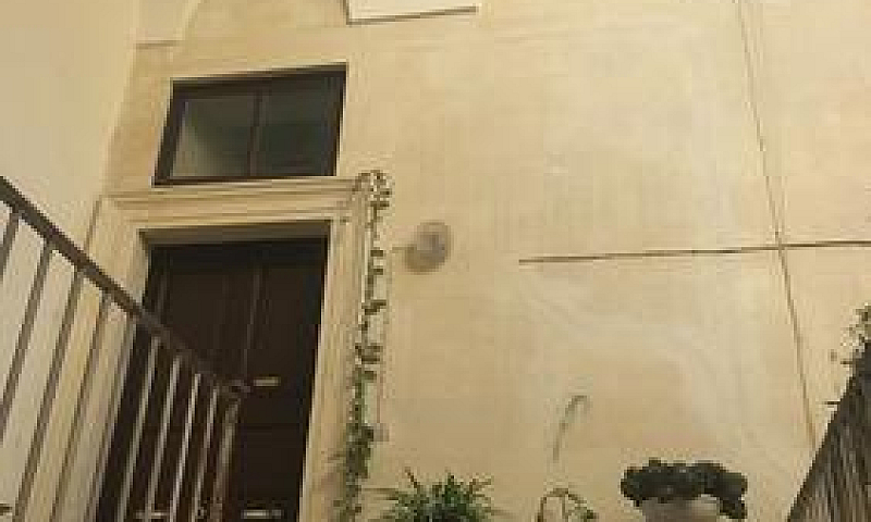 Lecce Palazzo Indipe...