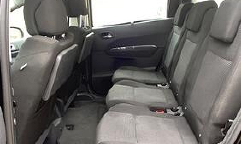 Peugeot 5008 1.6 Hdi...