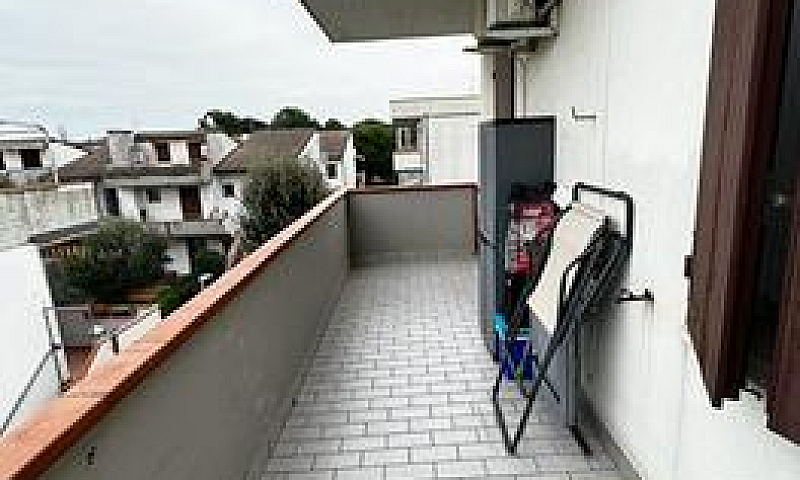 Trilocale Con Balcon...