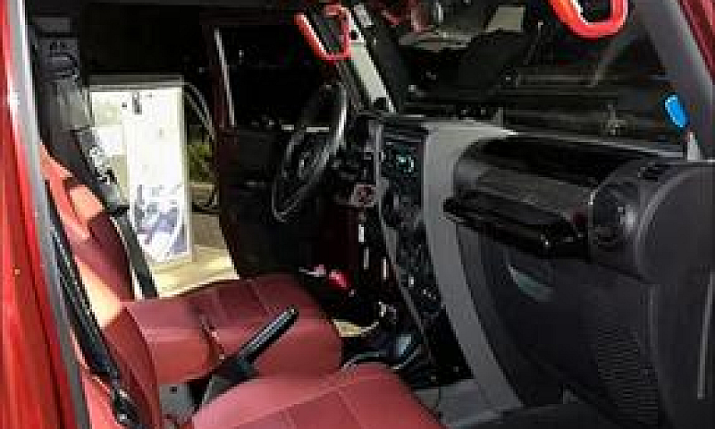 Jeep Wrangler Sahara...