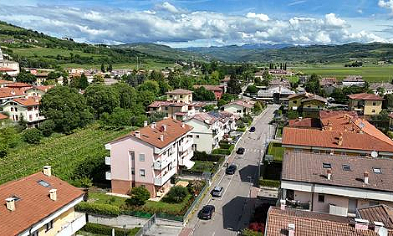3 Locali A Lavagno...