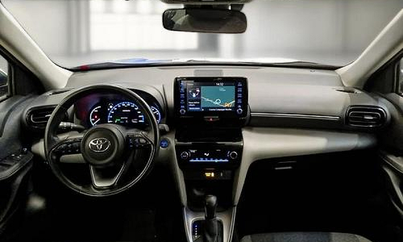 Toyota Yaris Cross 1...