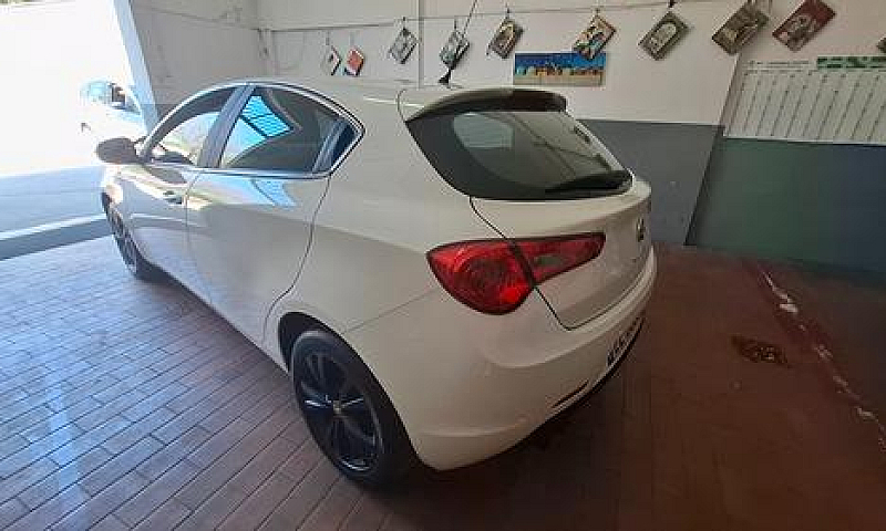Alfa Romeo Giulietta...