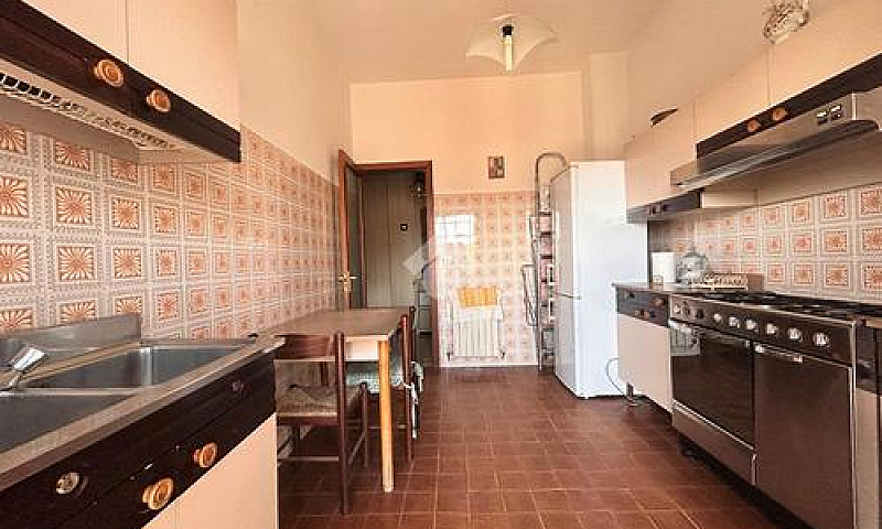 4 Locali A Catanzaro...