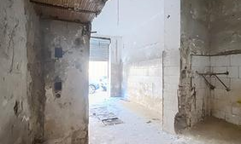 Garage In Via Turati...
