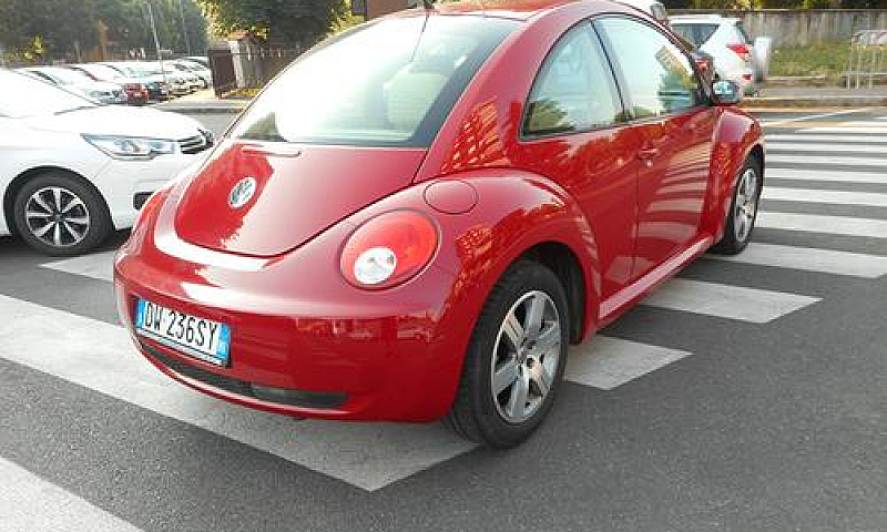 Volkswagen New Beetl...