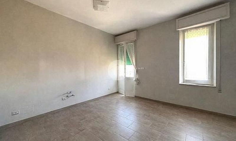 2 Locali A Terni...