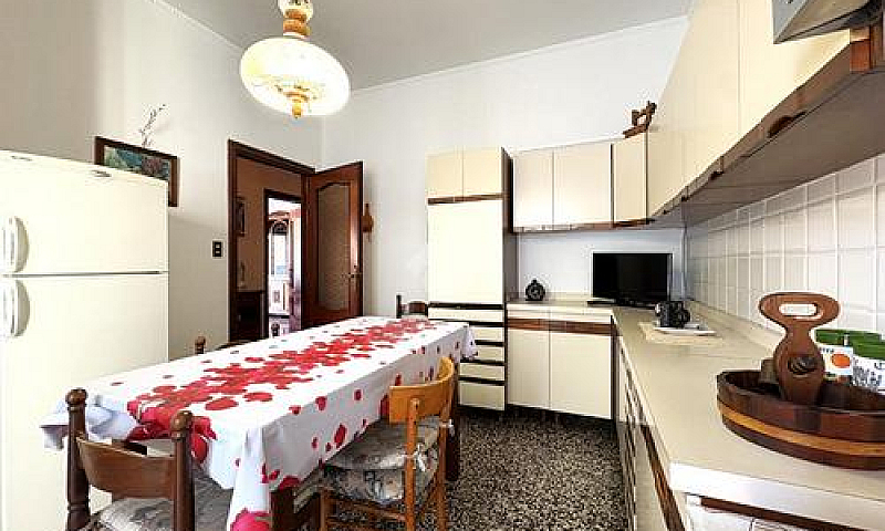 3 Locali A Loano...