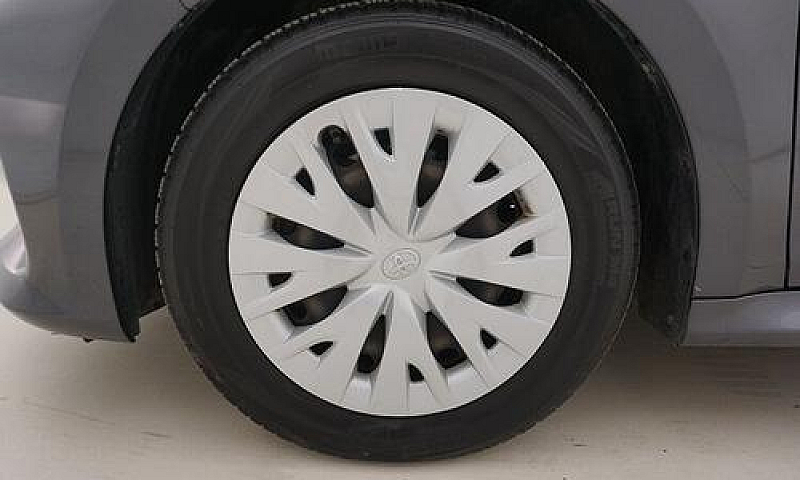 Toyota Yaris Hybrid ...
