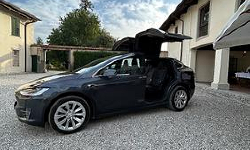 Tesla Model X - 2017...
