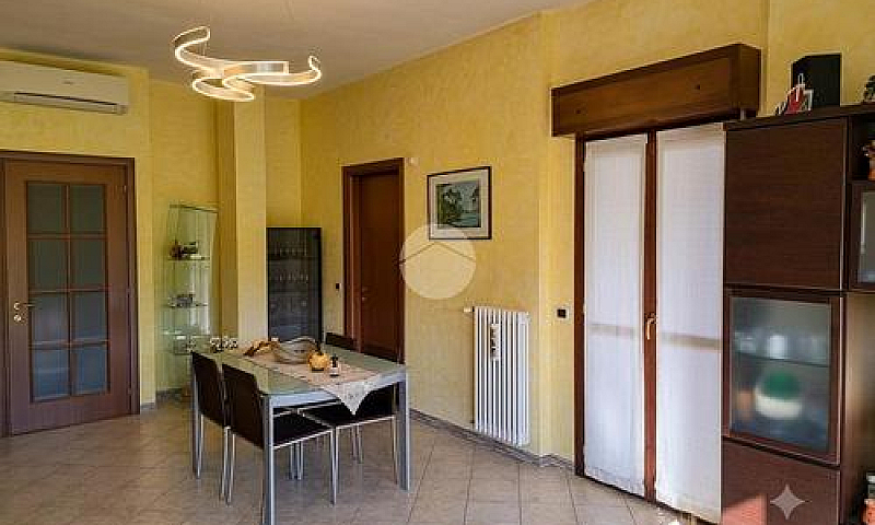 3 Locali A Traverset...
