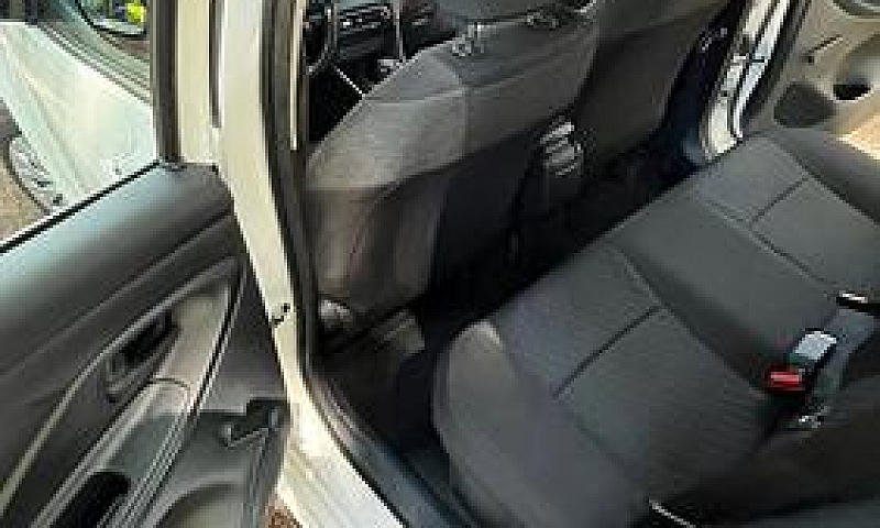 Toyota Yaris 1.5 Hyb...
