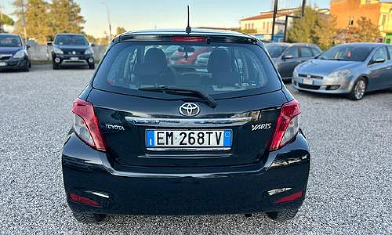 Toyota Yaris 1.3 5 P...