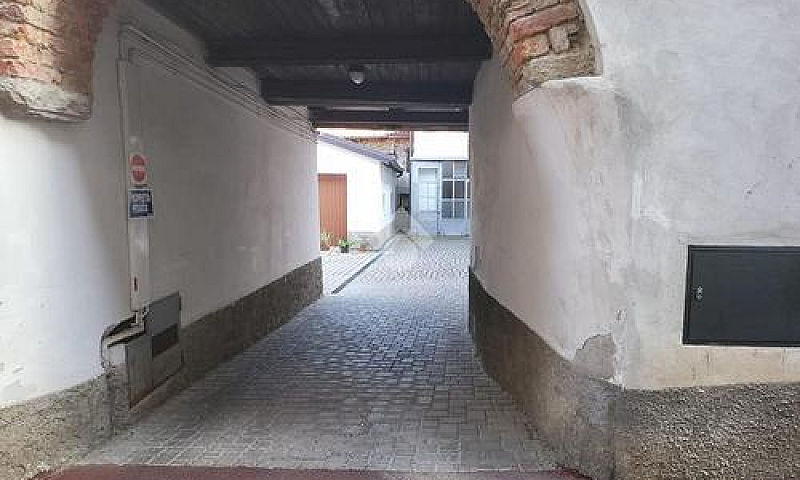 2 Locali A Besana In...