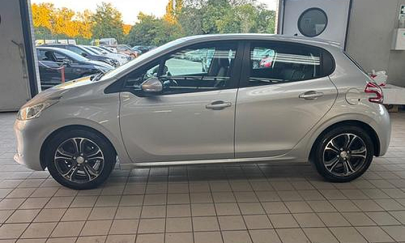 Peugeot 208 1° Serie...