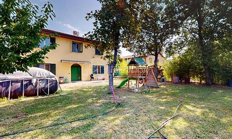 Porzione Di Bifamili...