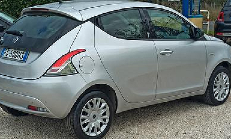 Lancia Ypsilon 1.2 6...
