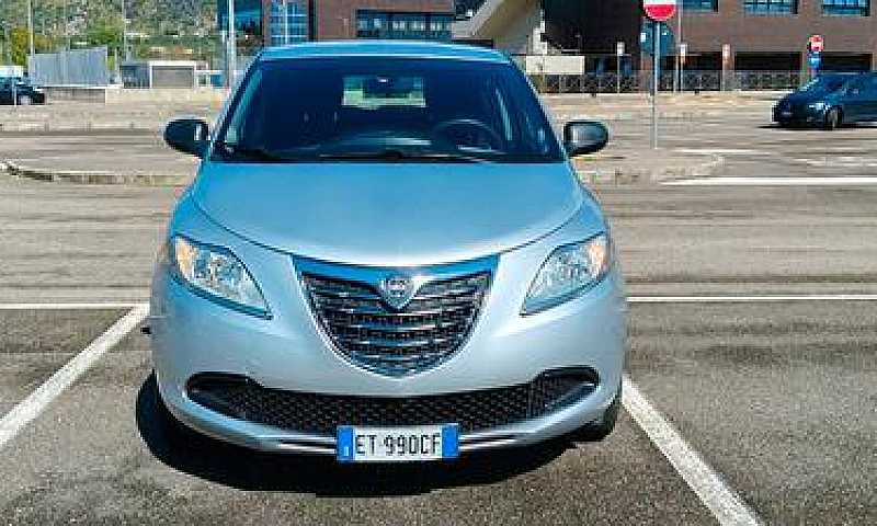 Lancia Ypsilon 0.9 T...