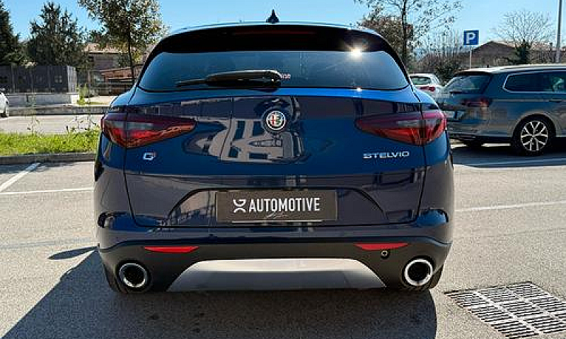 Alfa Romeo Stelvio 2...
