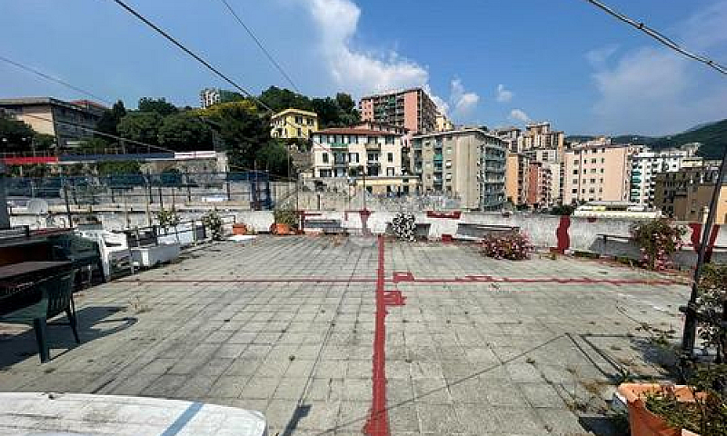 4 Locali A Genova...
