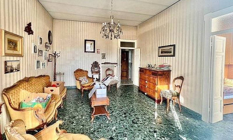 Villa In Zona Centra...