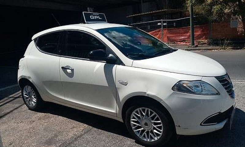 Lancia Ypsilon 0.9 T...