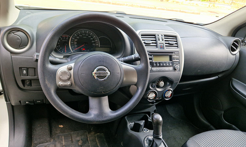 Nisan Micra { Gpl}...