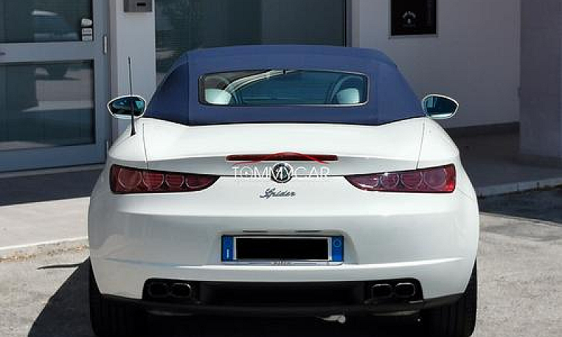 Alfa Romeo Spider 17...