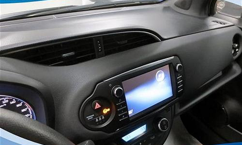 Toyota Yaris Hybrid ...