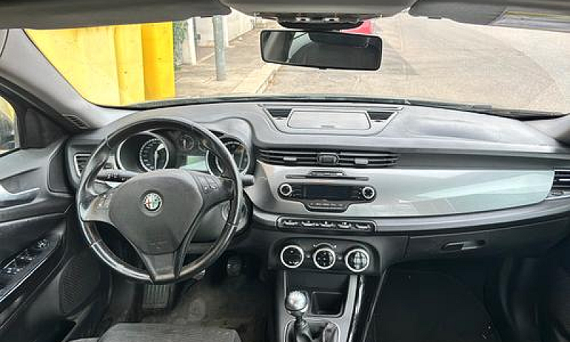 Alfa Romeo Giulietta...