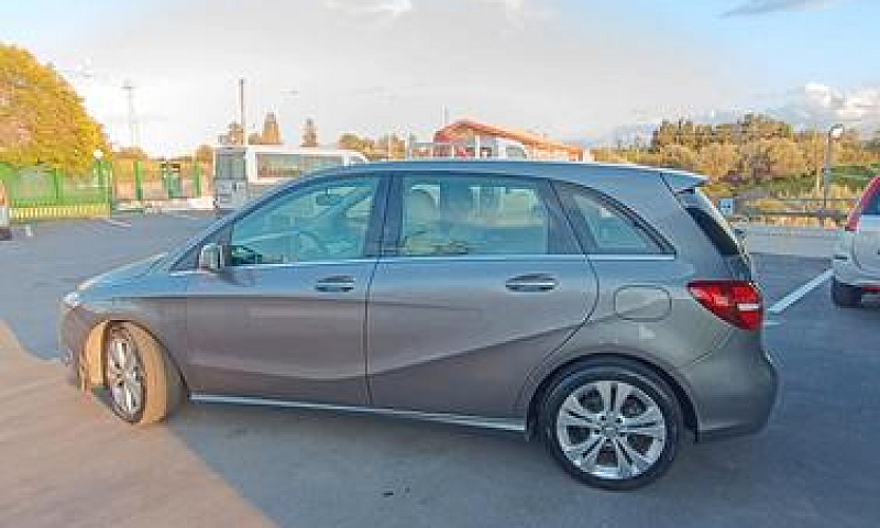 Mercedes-Benz B 180D...