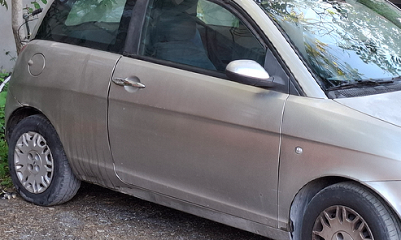 Lancia Y...