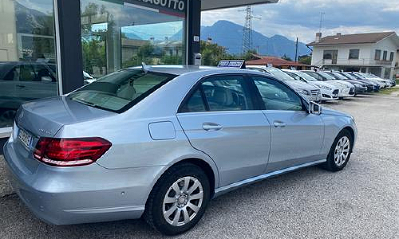 Mercedes-Benz E 220 ...