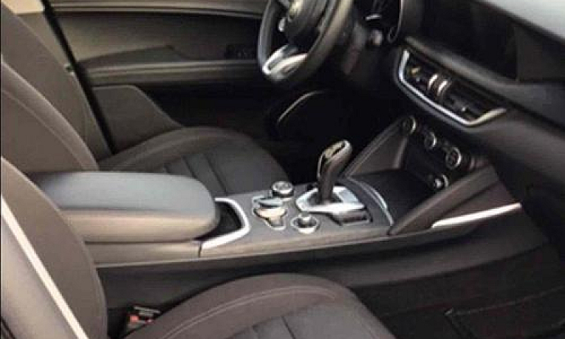 Alfa Romeo Stelvio 2...