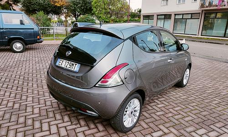 Lancia Ypsilon 1.2 G...