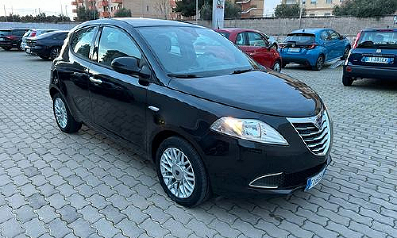 Lancia Ypsilon 1.2 6...