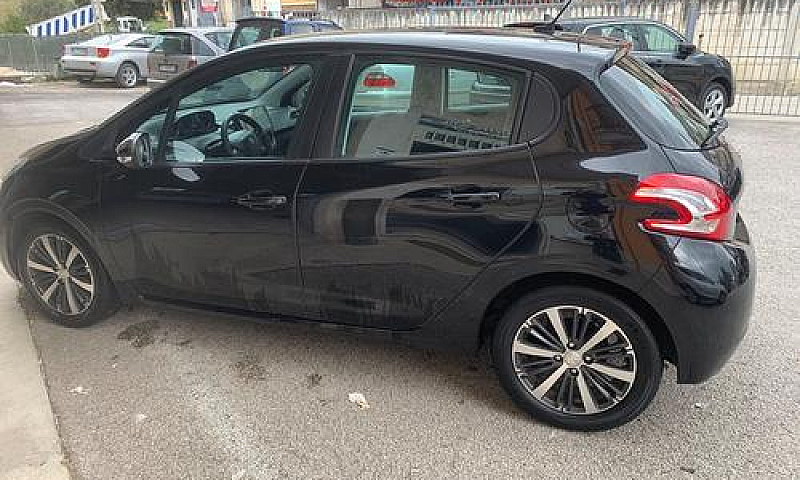 Peugeot 208 1.4 Hdi ...