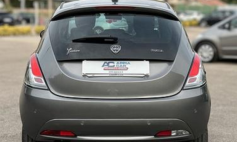 Lancia Ypsilon 1.0 H...