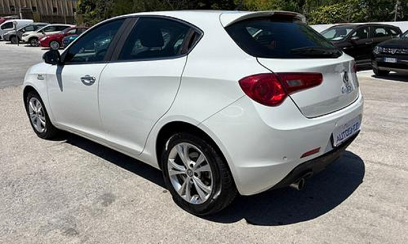 Alfa Romeo Giulietta...
