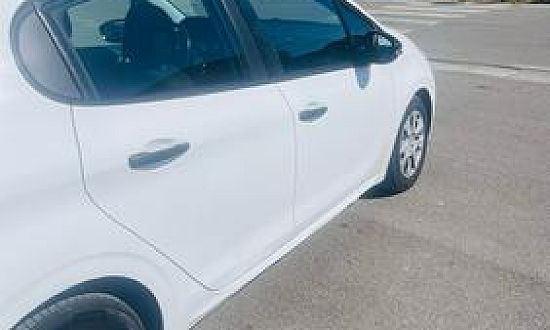 Peugeot 208...