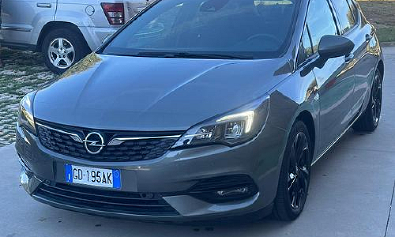 Opel Astra 5P 1.2T E...