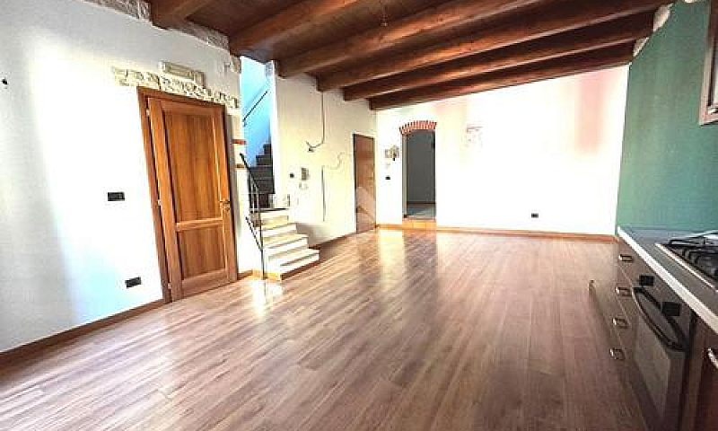 3 Locali A Barletta...