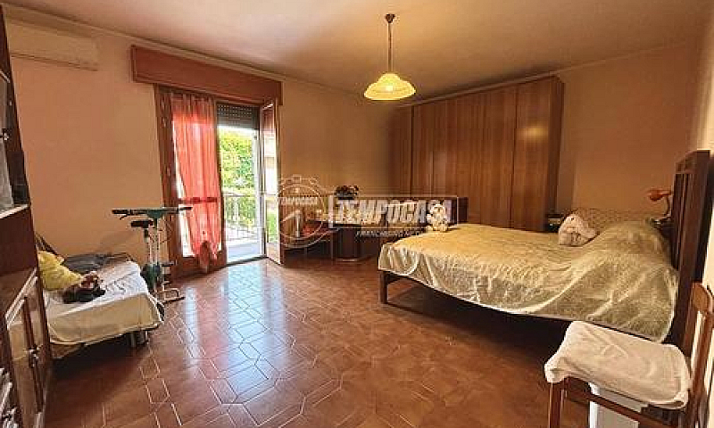 Porzione Di Casa Con...