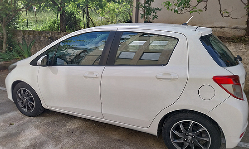 Yaris Toyota...