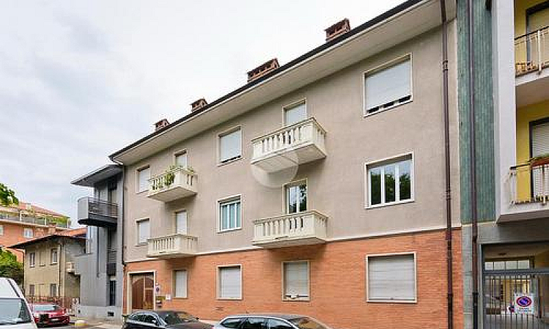 3 Locali A Rivoli...