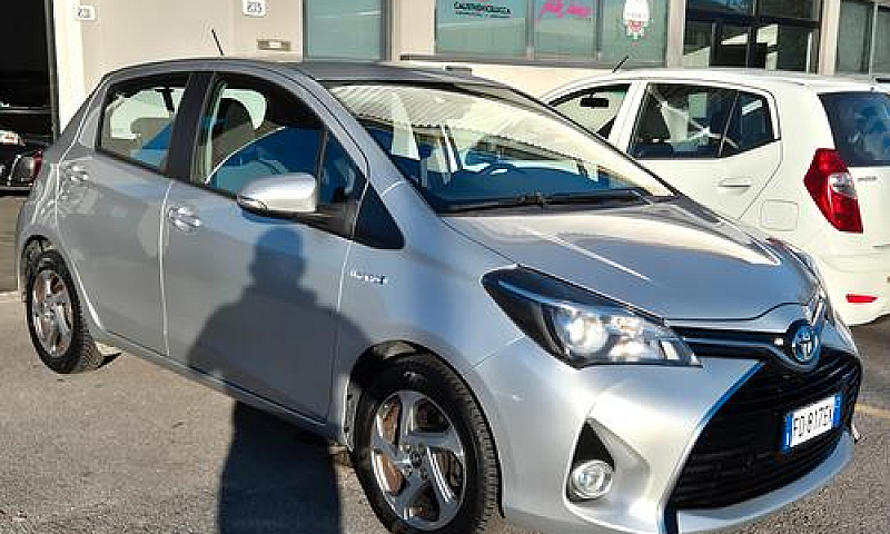 Toyota Yaris 1.5 Hyb...