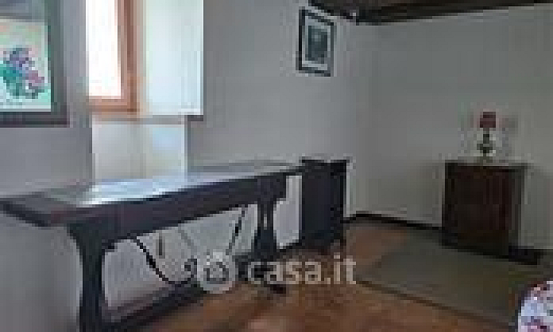 Casa Indipendente Um...