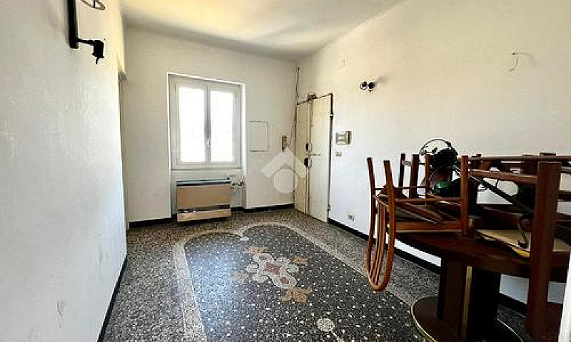 3 Locali A Genova...