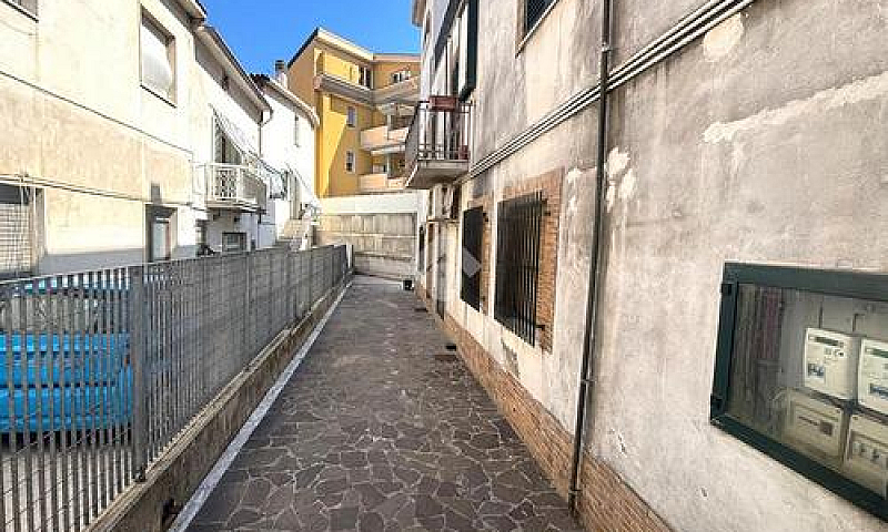 3 Locali A San Salvo...