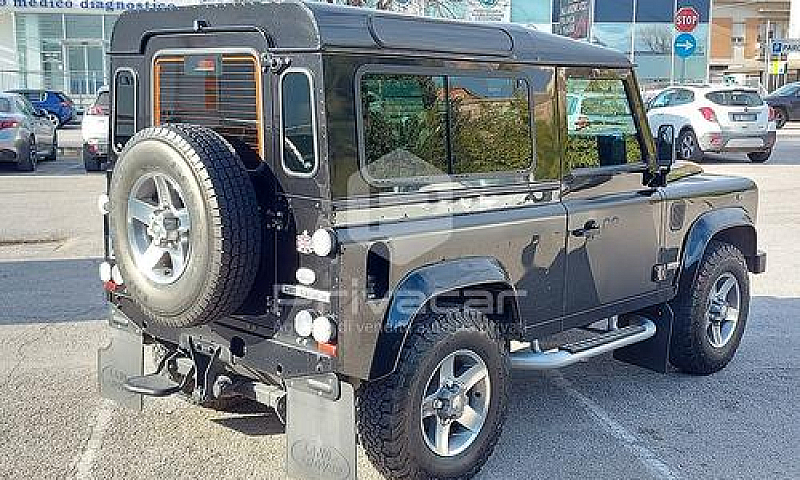 Land Rover Defender ...